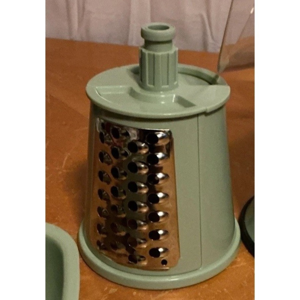 LE D'AFFAIRES Manual Rotary Veggie & Cheese Spiral Grater‎ 7pc Set Green - Picture 7 of 13